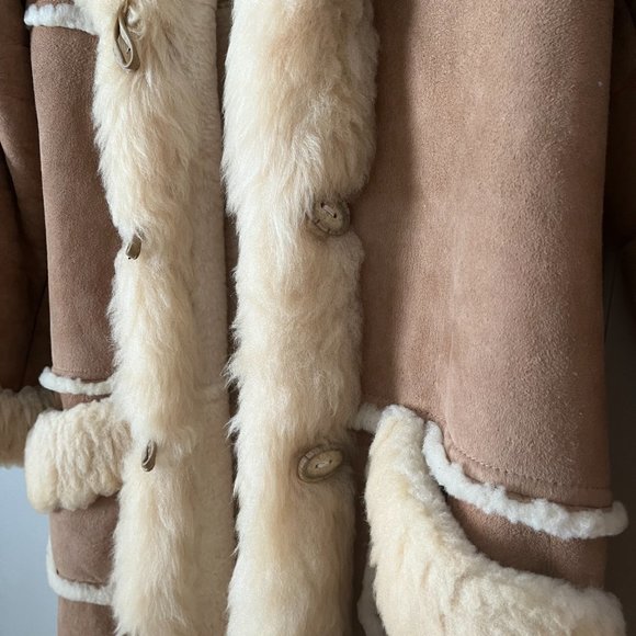 Overland Sheepskin Co. Vintage Sheepskin Coat, size 8, Like New! - Picture 7 of 8